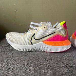 Women’s Nike Renew Run size 9.5